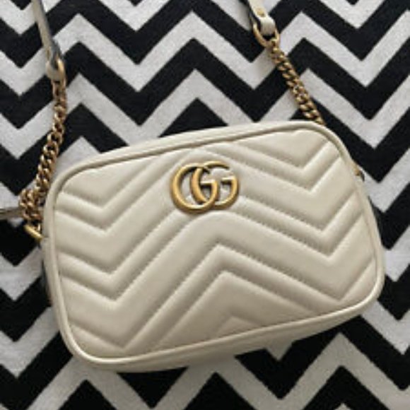 Gucci Handbags - 💎✨Authentic✨💎 Gucci Herringbone Chain Shoulder Bag Calfskin Leather White